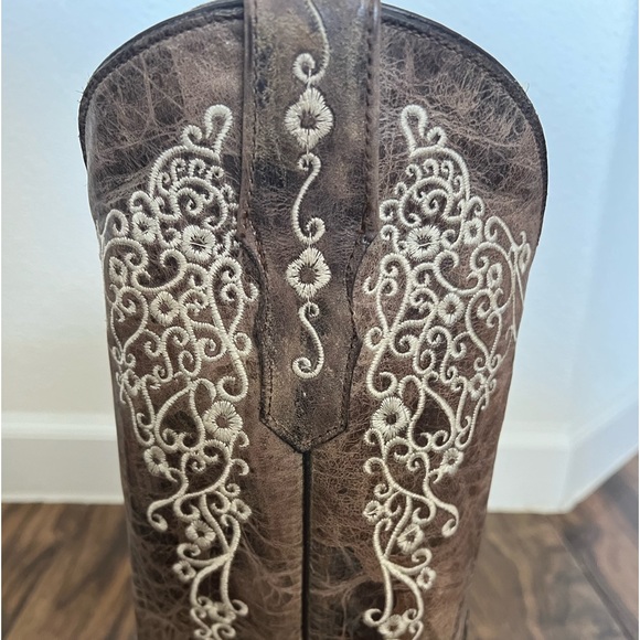 Cowboy boots for women; Size 9; leather with stitching;New in box - Picture 3 of 8